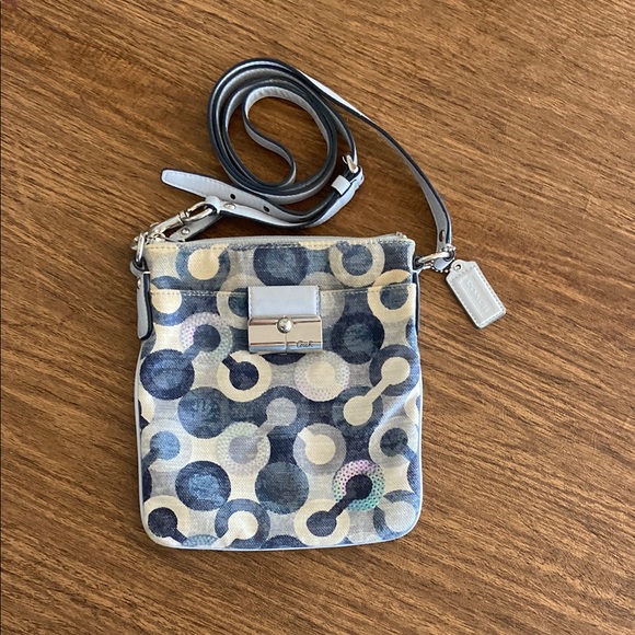 COACH KRISTIN OP ART SIGNATURE SEQUIN SWINGPACK CROSSBODY BAG - Picture 1 of 11